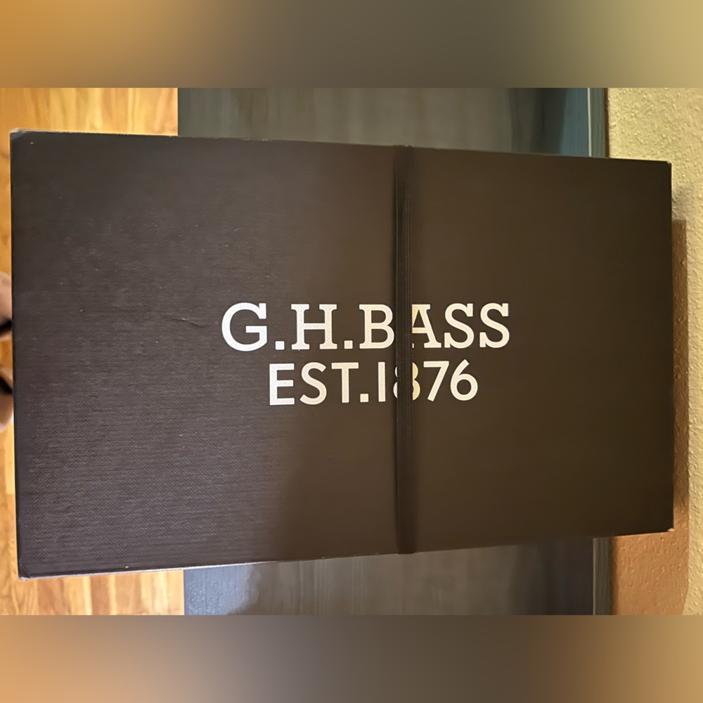 G.H. Bass Weejuns Women's Black Penny Loafers - Picture 4 of 9